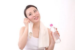 化粧水は手よりコットンを使うほうが良い？